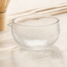 glas chawan mit ausgießer - detail