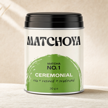 Nahaufnahme von leuchtend grünem Ceremonial Matcha Pulver, feine Textur