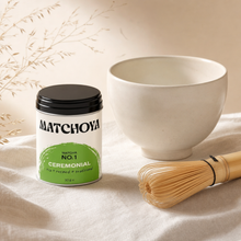 Cremiger Ceremonial Matcha pur zubereitet, Lifestyle-Aufnahme
