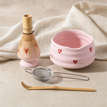 Matcha Keramik Set Rosa Herzen 5-teilig – Lifestyle-Ansicht