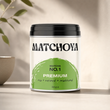 Nahaufnahme von grünem Premium Matcha Pulver, feine steingemahlene Textur