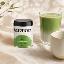 Premium Matcha Latte mit Hafermilch, Lifestyle-Aufnahme